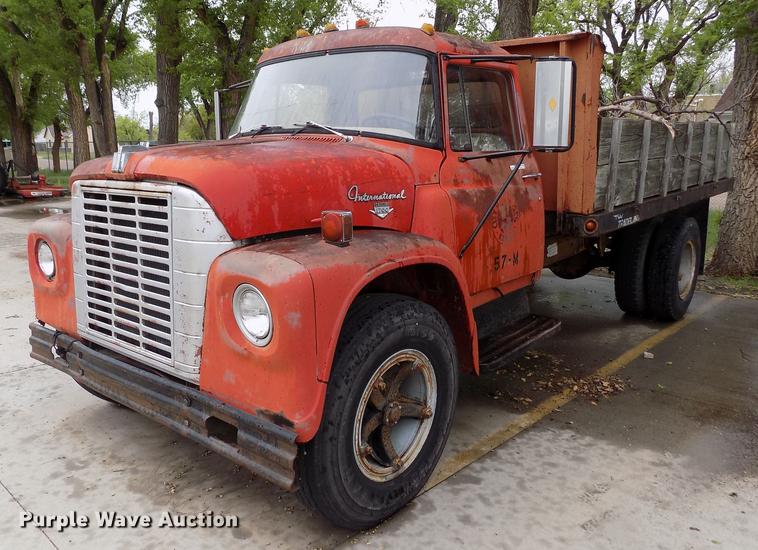 1971 International Loadstar 1700 dump truck in Ulysses, KS Item