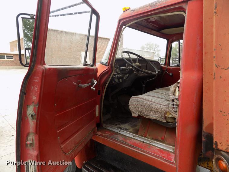 image for item FG9408 1971 International Loadstar 1700 dump truck