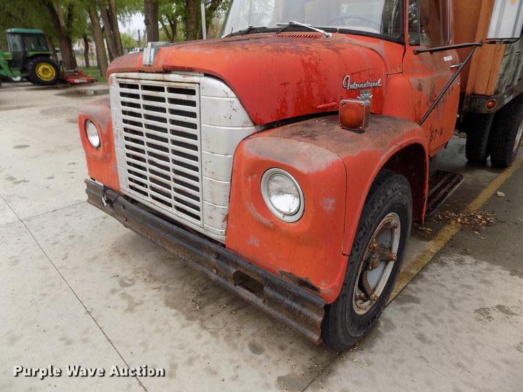 image for item FG9408 1971 International Loadstar 1700 dump truck
