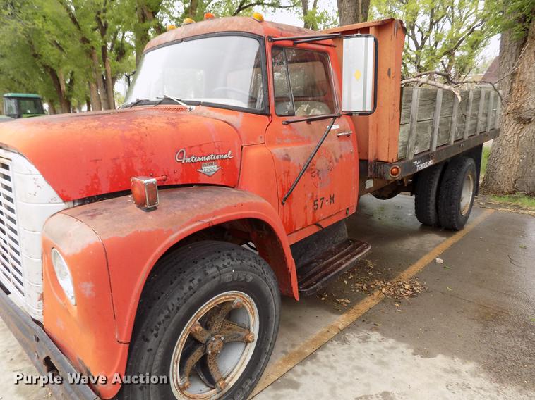 image for item FG9408 1971 International Loadstar 1700 dump truck