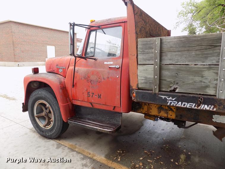 image for item FG9408 1971 International Loadstar 1700 dump truck
