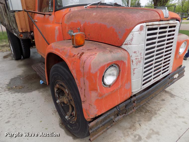 image for item FG9408 1971 International Loadstar 1700 dump truck