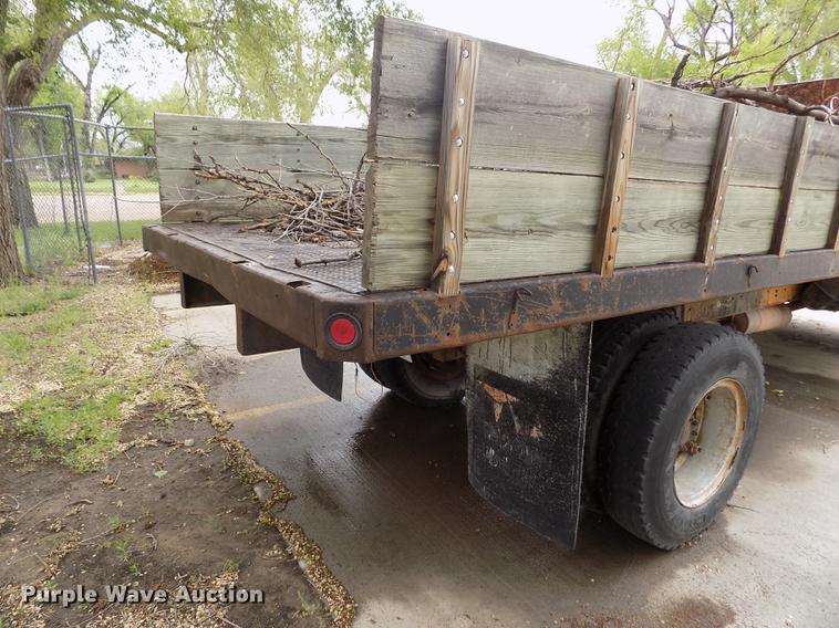 image for item FG9408 1971 International Loadstar 1700 dump truck