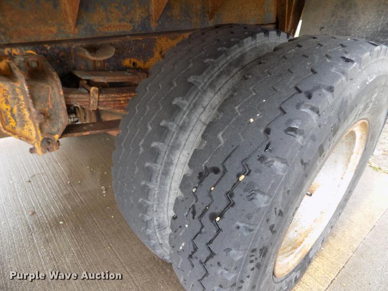 image for item FG9408 1971 International Loadstar 1700 dump truck