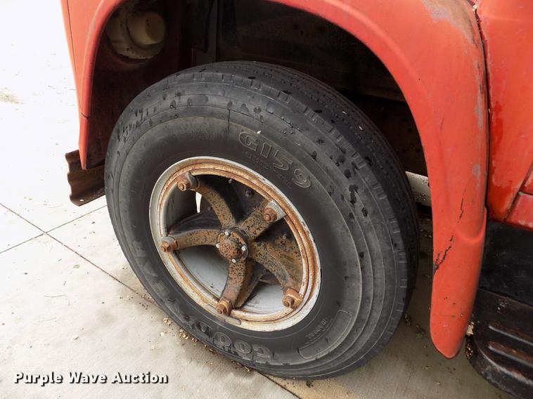 image for item FG9408 1971 International Loadstar 1700 dump truck