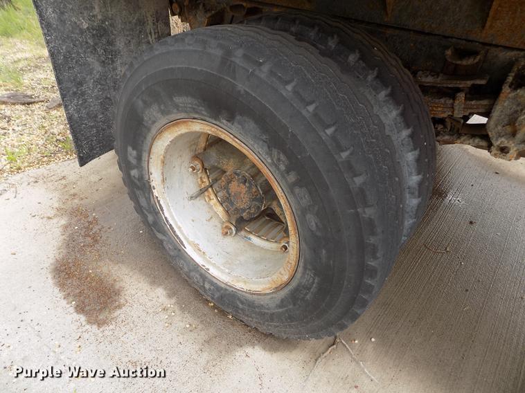 image for item FG9408 1971 International Loadstar 1700 dump truck