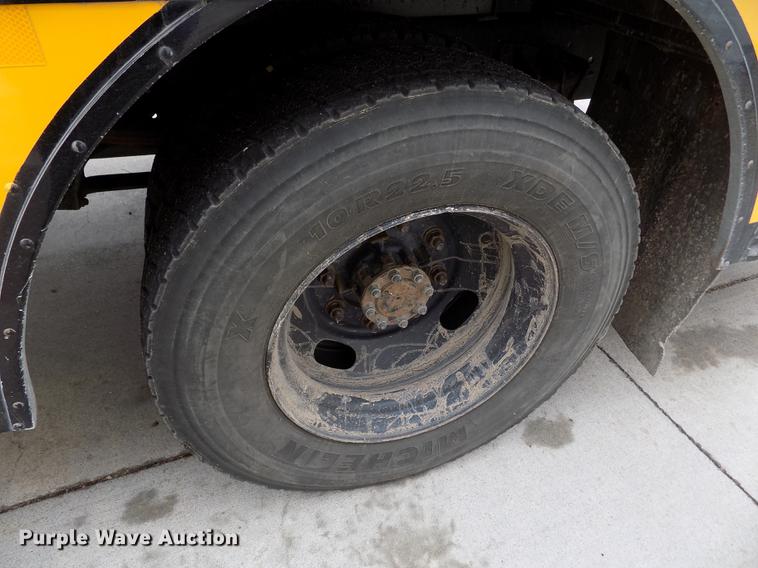 image for item FG9409 1997 International 3800 school bus