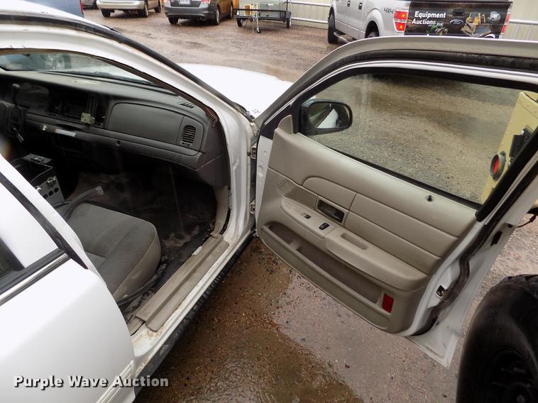 image for item FG9410 2011 Ford Crown Victoria Police Interceptor