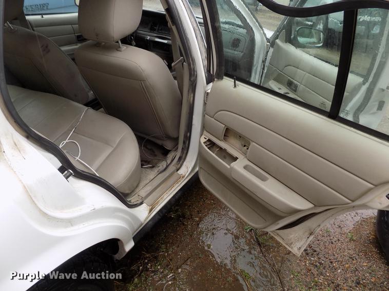 image for item FG9410 2011 Ford Crown Victoria Police Interceptor