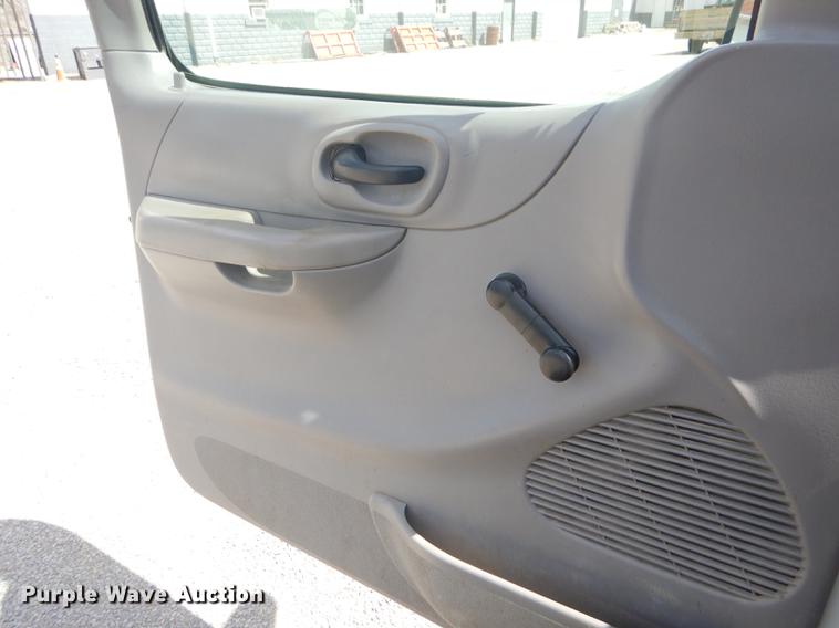 image for item FH9399 1999 Ford F150 XL pickup truck