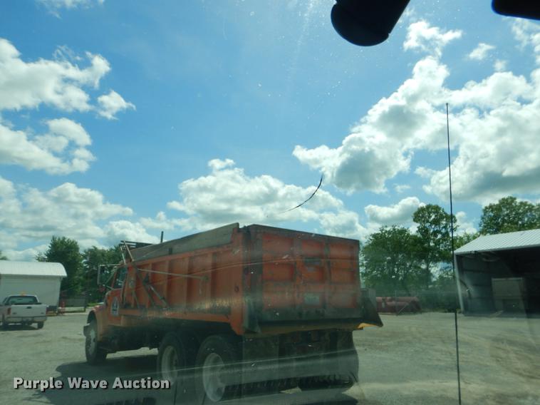 image for item FH9399 1999 Ford F150 XL pickup truck