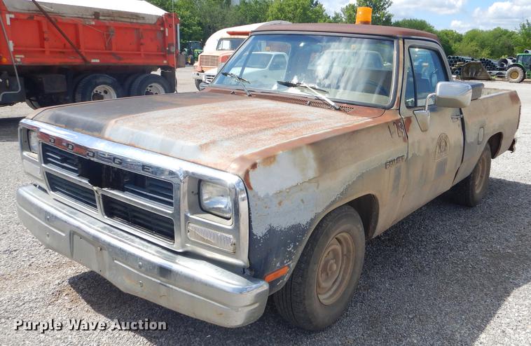 image for item FH9401 1992 Dodge D150 pickup truck