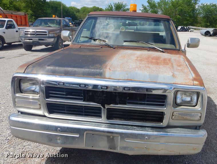 image for item FH9401 1992 Dodge D150 pickup truck