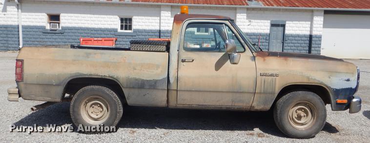 image for item FH9401 1992 Dodge D150 pickup truck