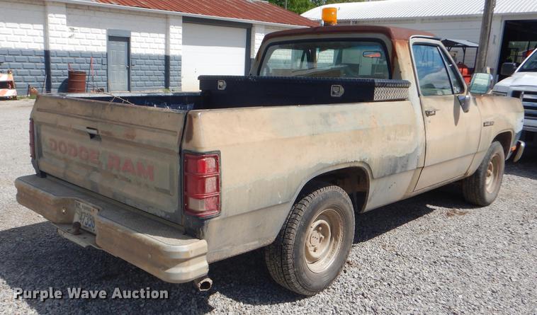 image for item FH9401 1992 Dodge D150 pickup truck