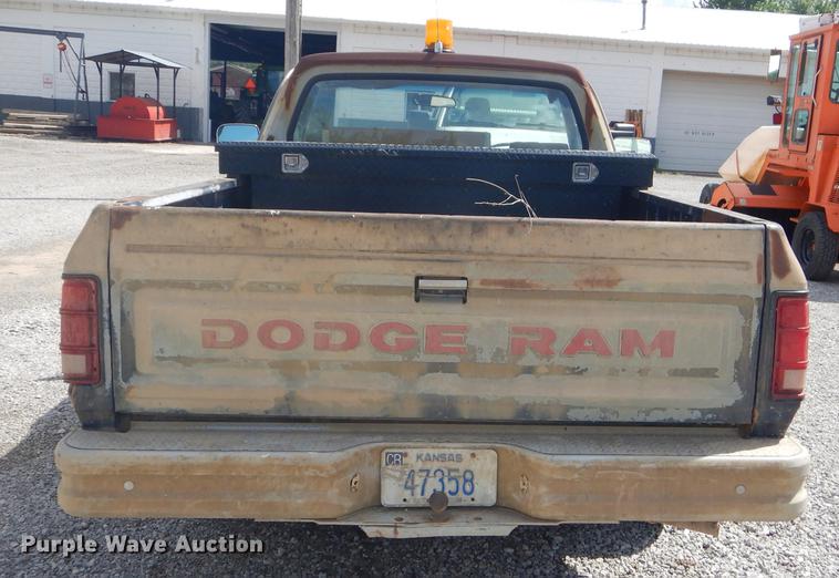 image for item FH9401 1992 Dodge D150 pickup truck