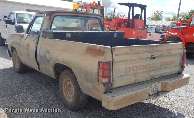 image for item FH9401 1992 Dodge D150 pickup truck