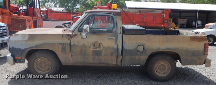 image for item FH9401 1992 Dodge D150 pickup truck