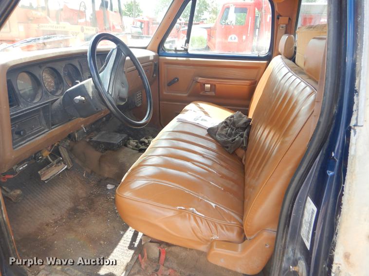 image for item FH9401 1992 Dodge D150 pickup truck