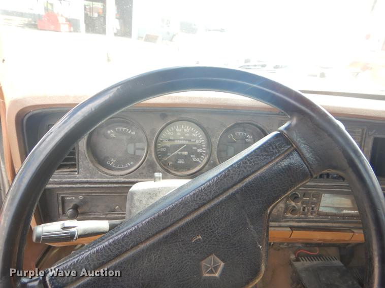 image for item FH9401 1992 Dodge D150 pickup truck