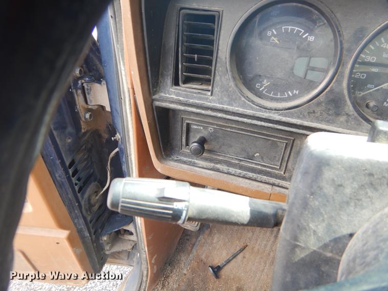 image for item FH9401 1992 Dodge D150 pickup truck