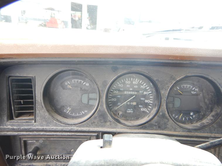 image for item FH9401 1992 Dodge D150 pickup truck