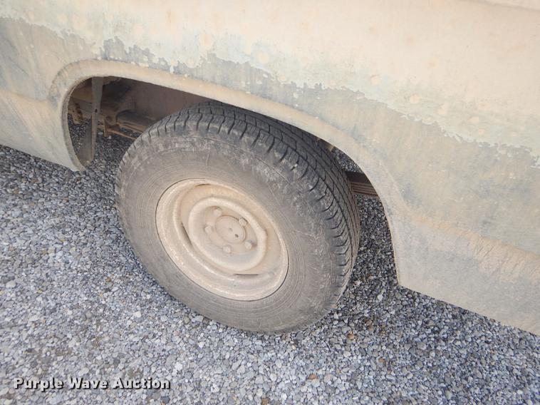 image for item FH9401 1992 Dodge D150 pickup truck