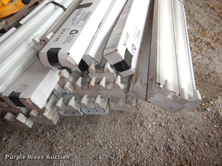 image for item FK9208 Approximately 20 light fixtures