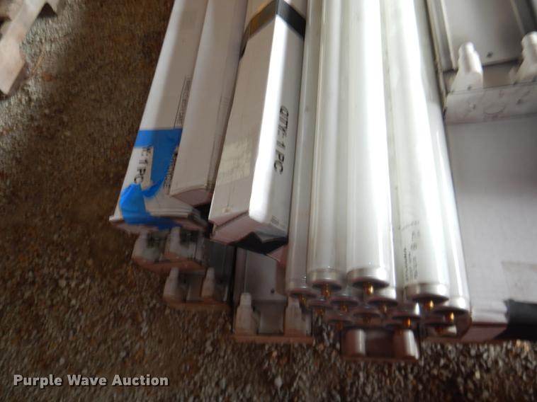 image for item FK9208 Approximately 20 light fixtures