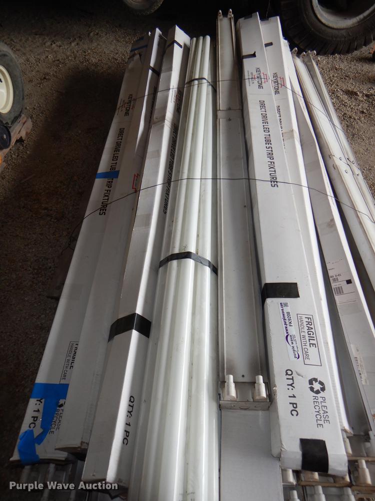 image for item FK9208 Approximately 20 light fixtures