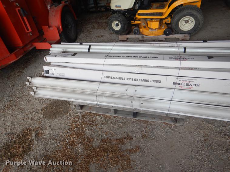 image for item FK9208 Approximately 20 light fixtures