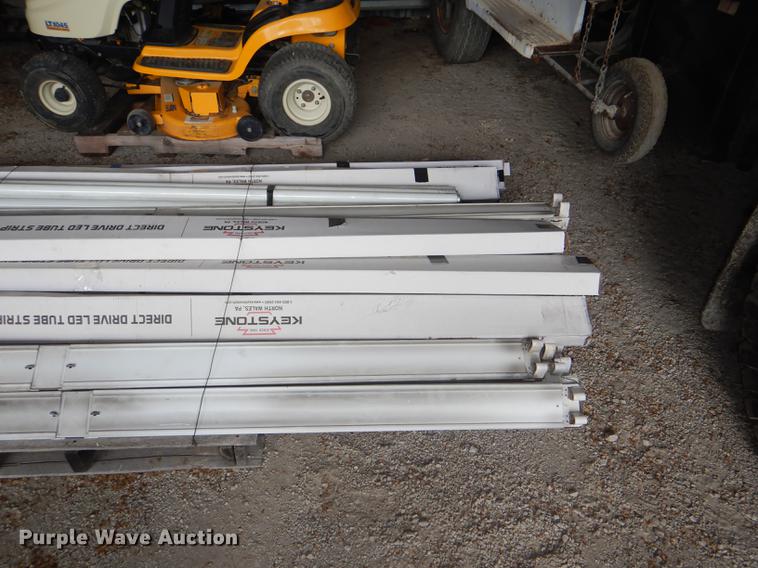 image for item FK9208 Approximately 20 light fixtures