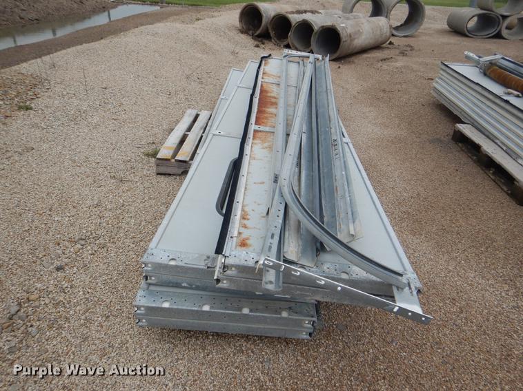 image for item FK9214 (2) garage doors