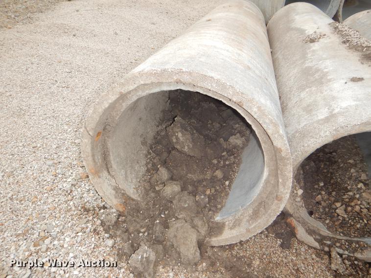 (4) concrete culvert pipes in Burlington, KS Item FK9215 sold