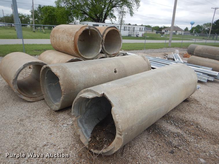(8) concrete culvert pipes in Burlington, KS Item FK9219 sold