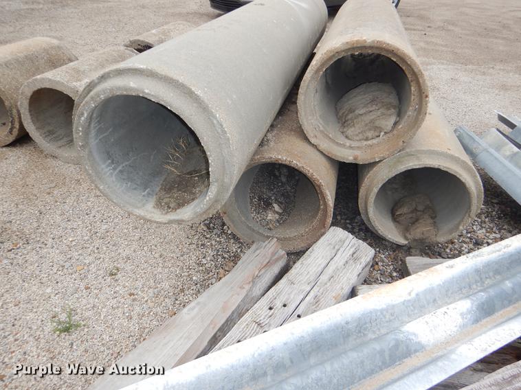 image for item FK9221 (8) concrete culvert pipes