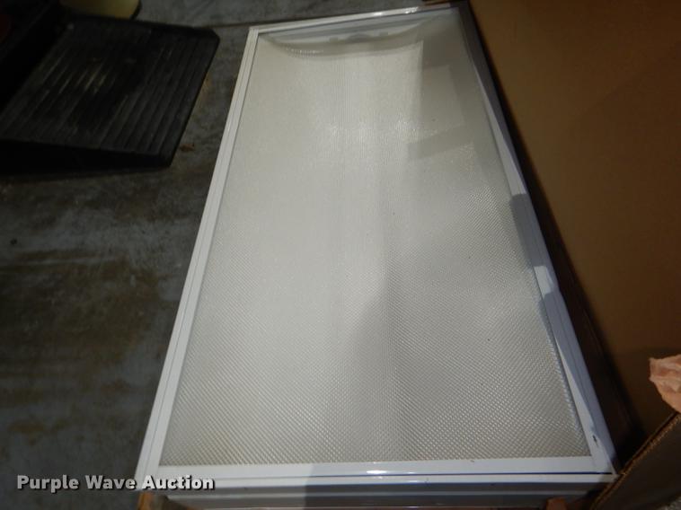 image for item FK9230 (8) light fixtures