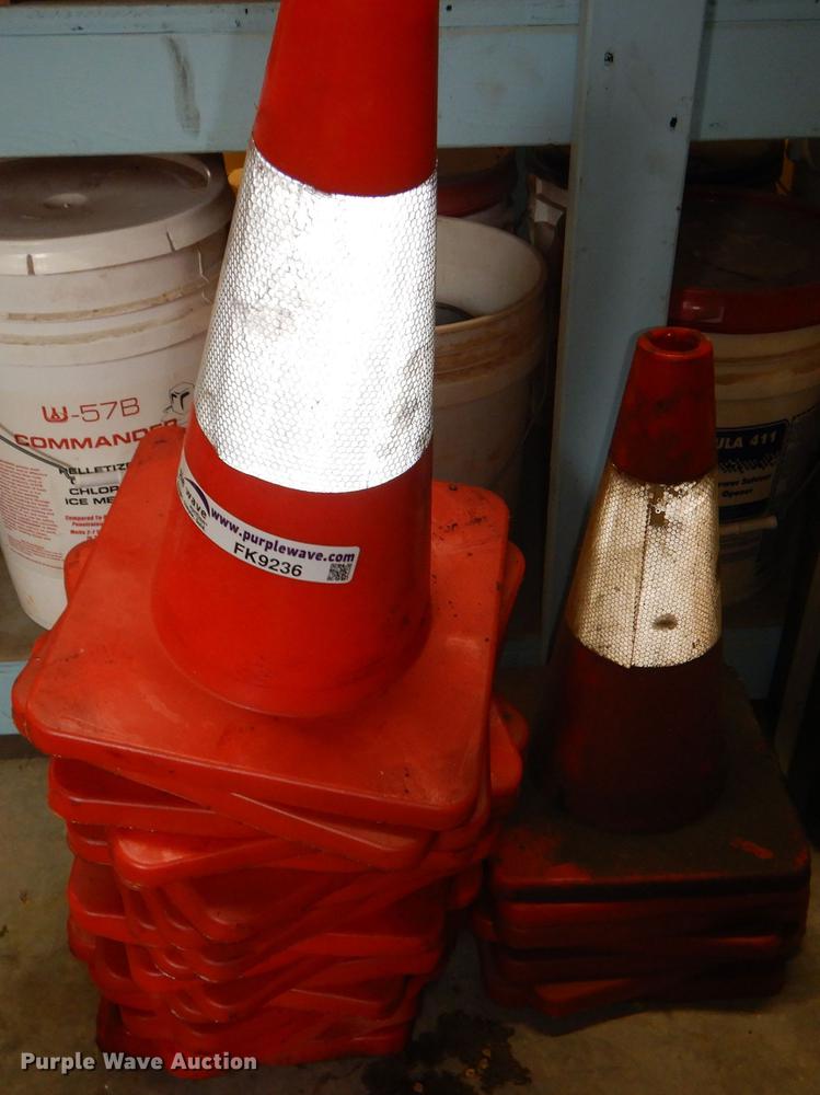 image for item FK9236 (31) safety cones