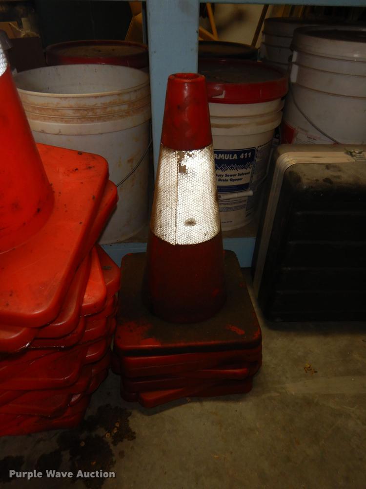 image for item FK9236 (31) safety cones