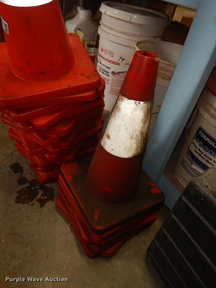 image for item FK9236 (31) safety cones