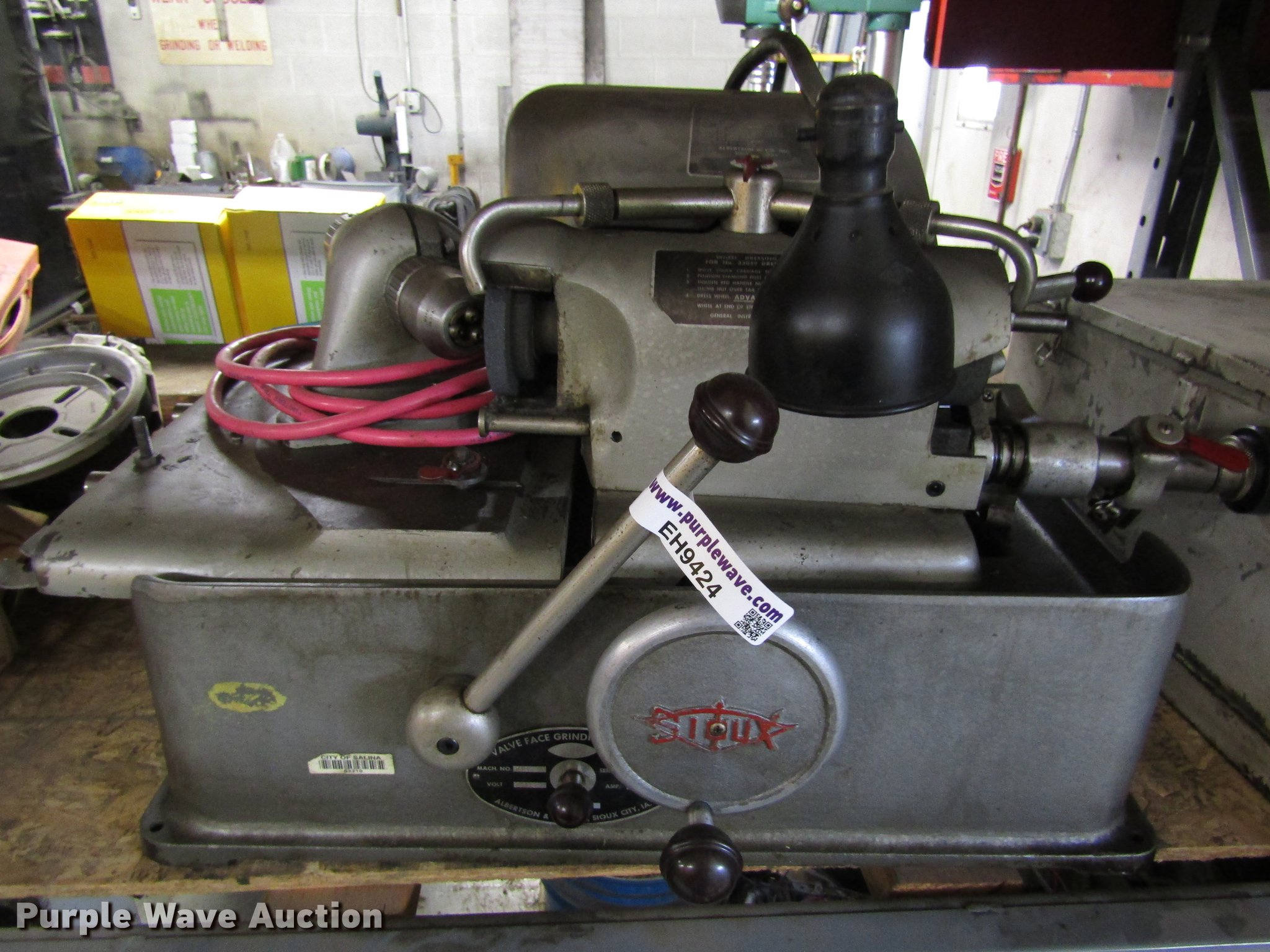 Sioux valve face grinding machine in Salina, KS Item EH9424 sold