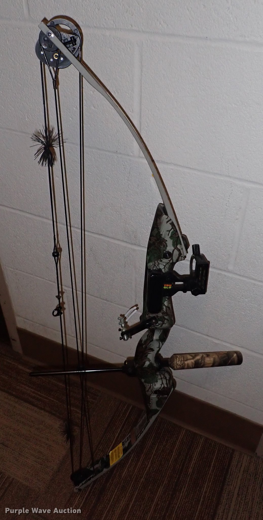 Darton Apache compound bow in Newton, KS Item FL9744 sold Purple Wave