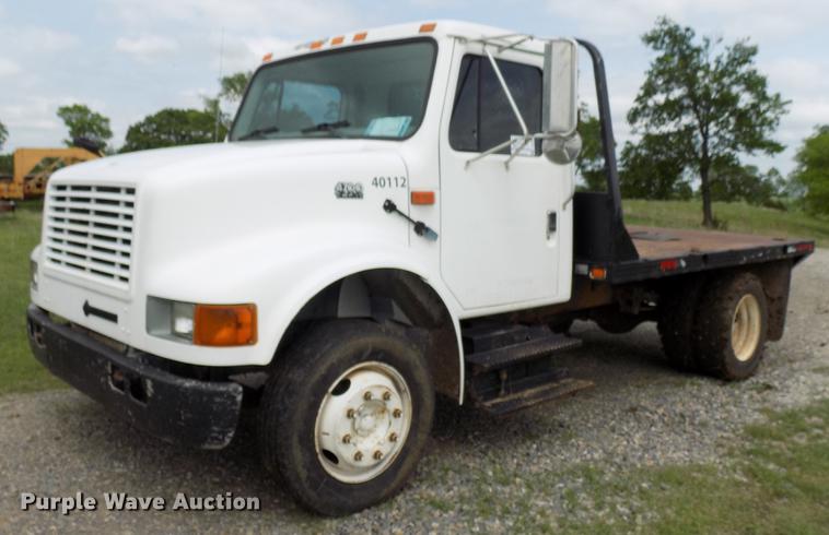 image for item DB9688 2002 International 4700 flatbed truck
