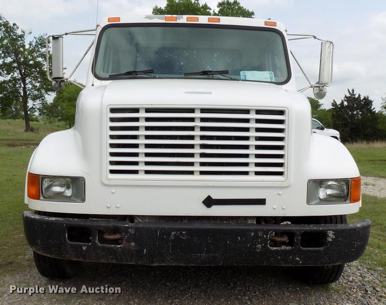 image for item DB9688 2002 International 4700 flatbed truck