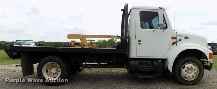 image for item DB9688 2002 International 4700 flatbed truck