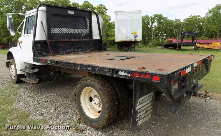 image for item DB9688 2002 International 4700 flatbed truck