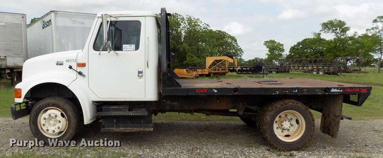 image for item DB9688 2002 International 4700 flatbed truck