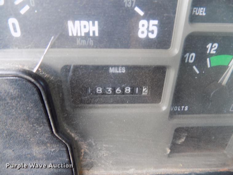 image for item DB9688 2002 International 4700 flatbed truck