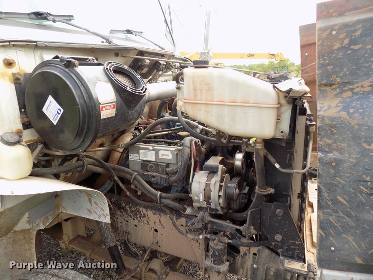 image for item DB9688 2002 International 4700 flatbed truck