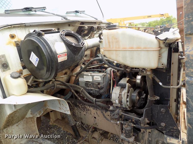 image for item DB9688 2002 International 4700 flatbed truck